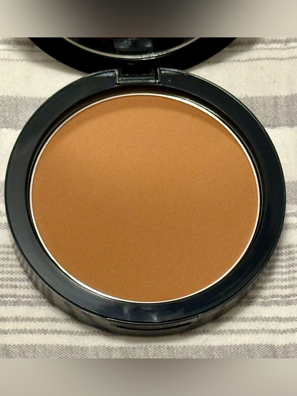 Axxis Beauty Bronzer, New, vegan, talc and paraben free